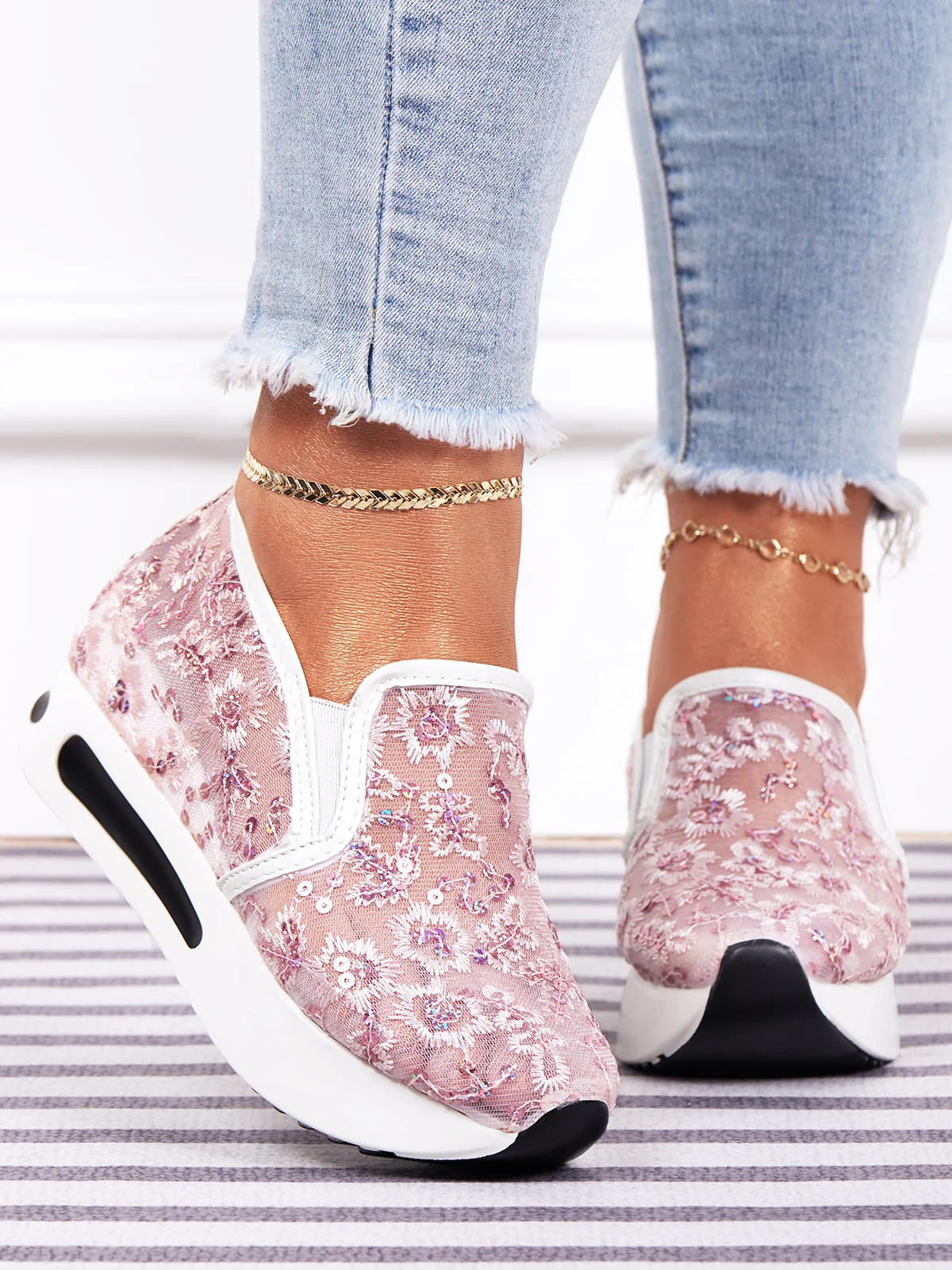 Breathable Floral Embroidery Slip-on Muffin Sneakers