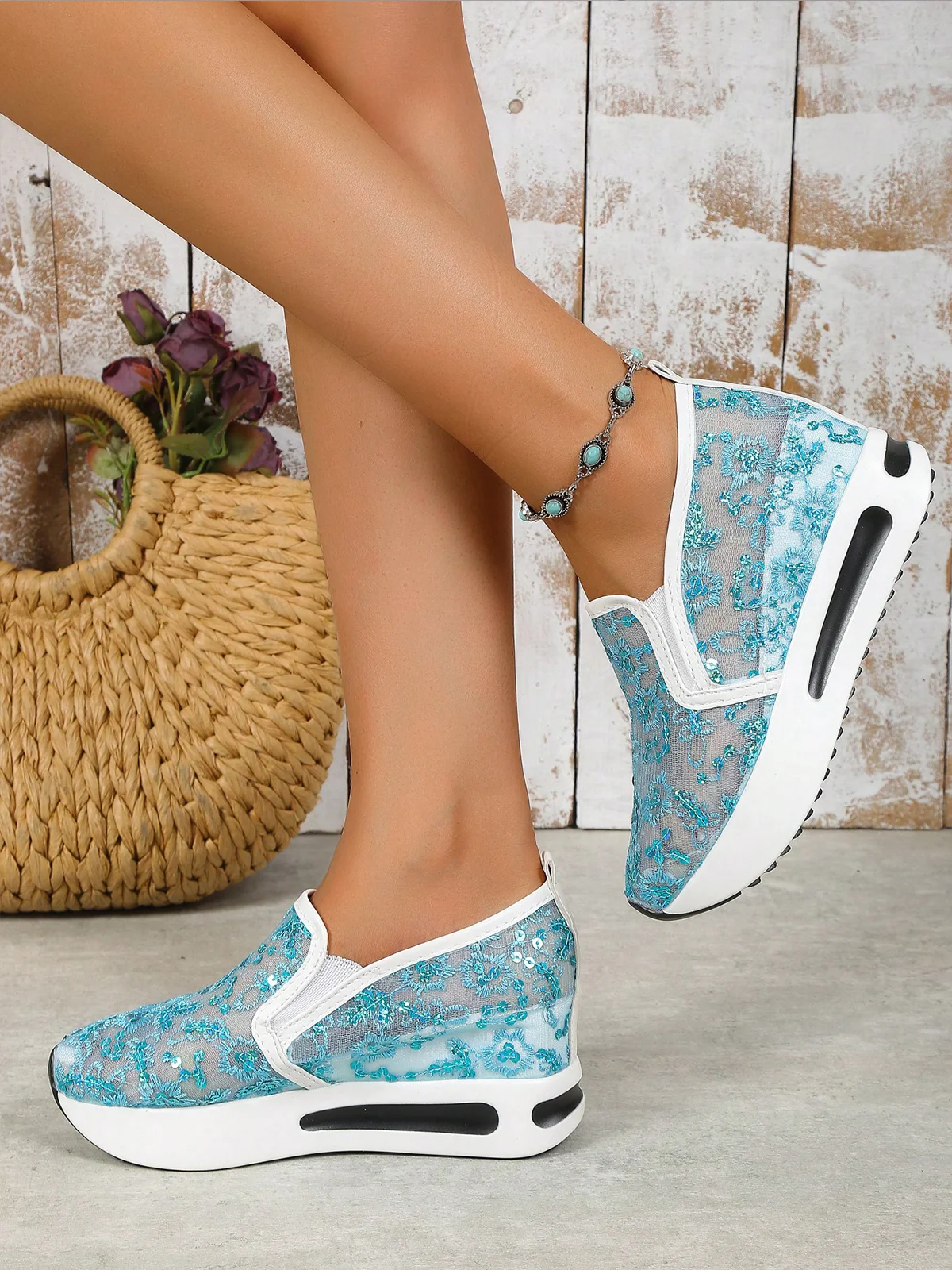 Breathable Floral Embroidery Slip-on Muffin Sneakers