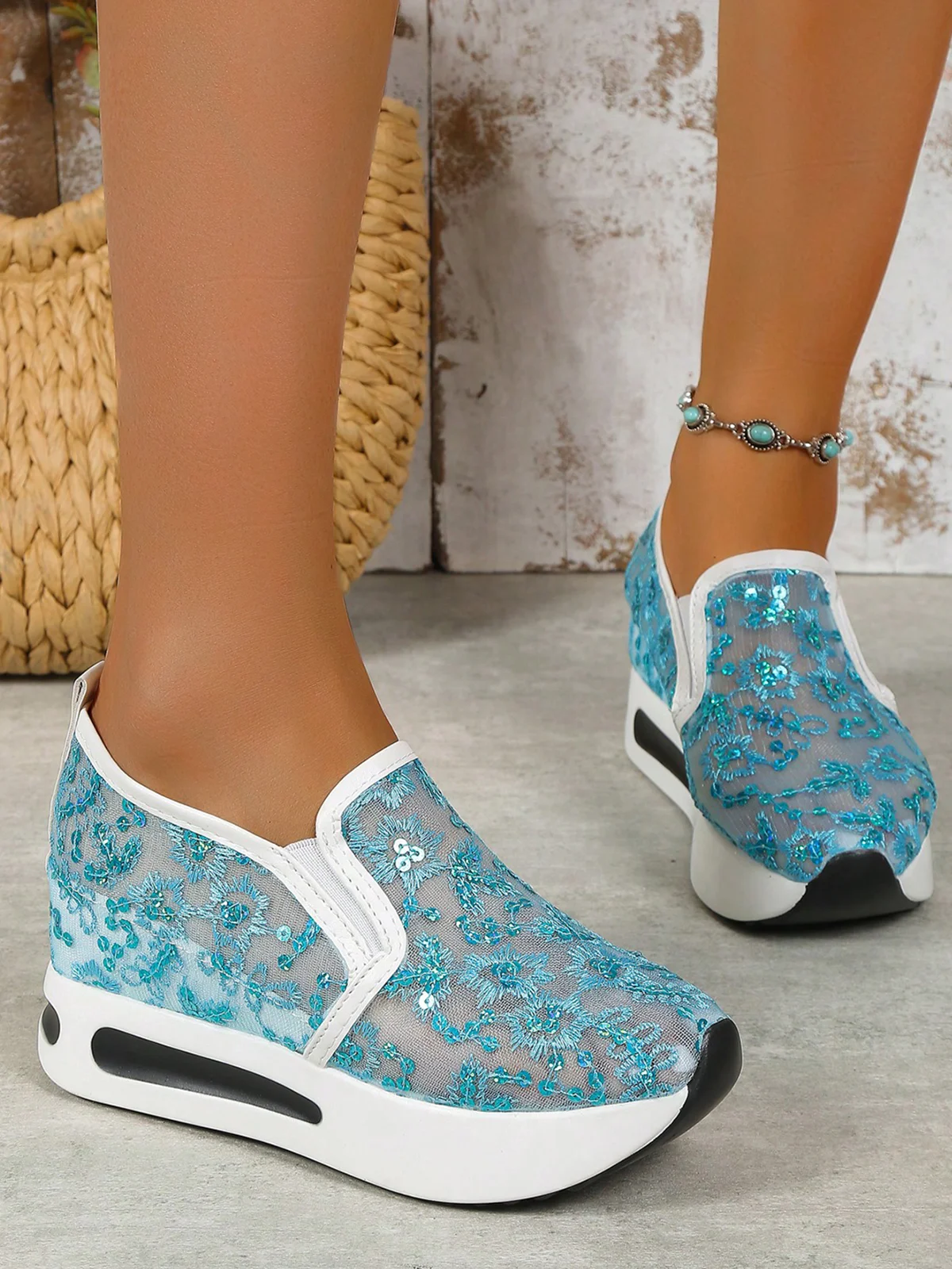 Breathable Floral Embroidery Slip-on Muffin Sneakers