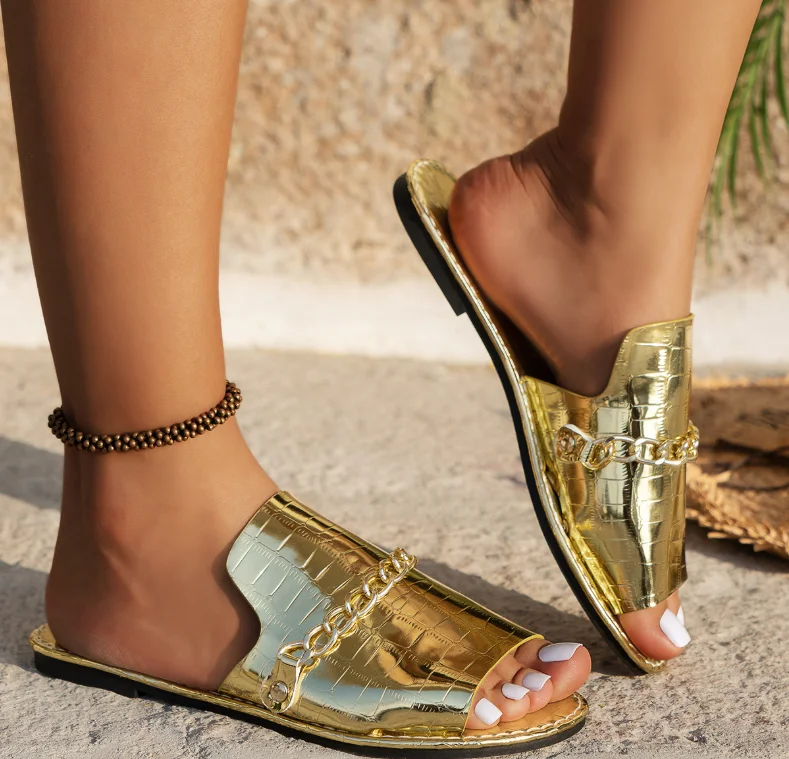 Summer Crocodile Pattern Large Size Outdoor Flat Slippers Women's Metal Chain Fashionable Beach Slippers