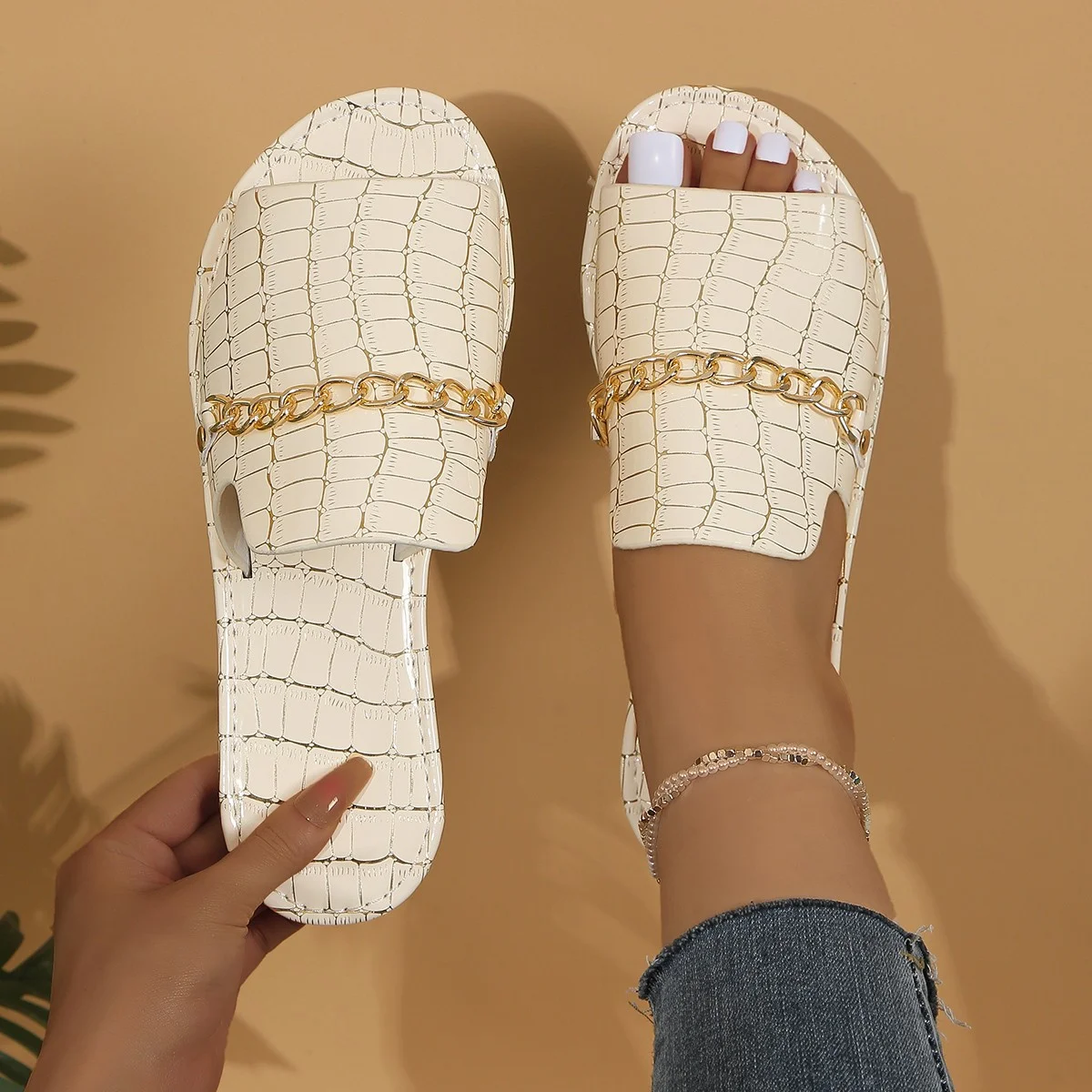 Summer Crocodile Pattern Large Size Outdoor Flat Slippers Women's Metal Chain Fashionable Beach Slippers