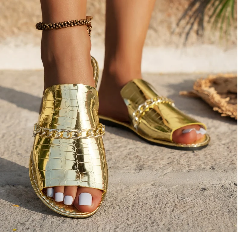 Summer Crocodile Pattern Large Size Outdoor Flat Slippers Women's Metal Chain Fashionable Beach Slippers