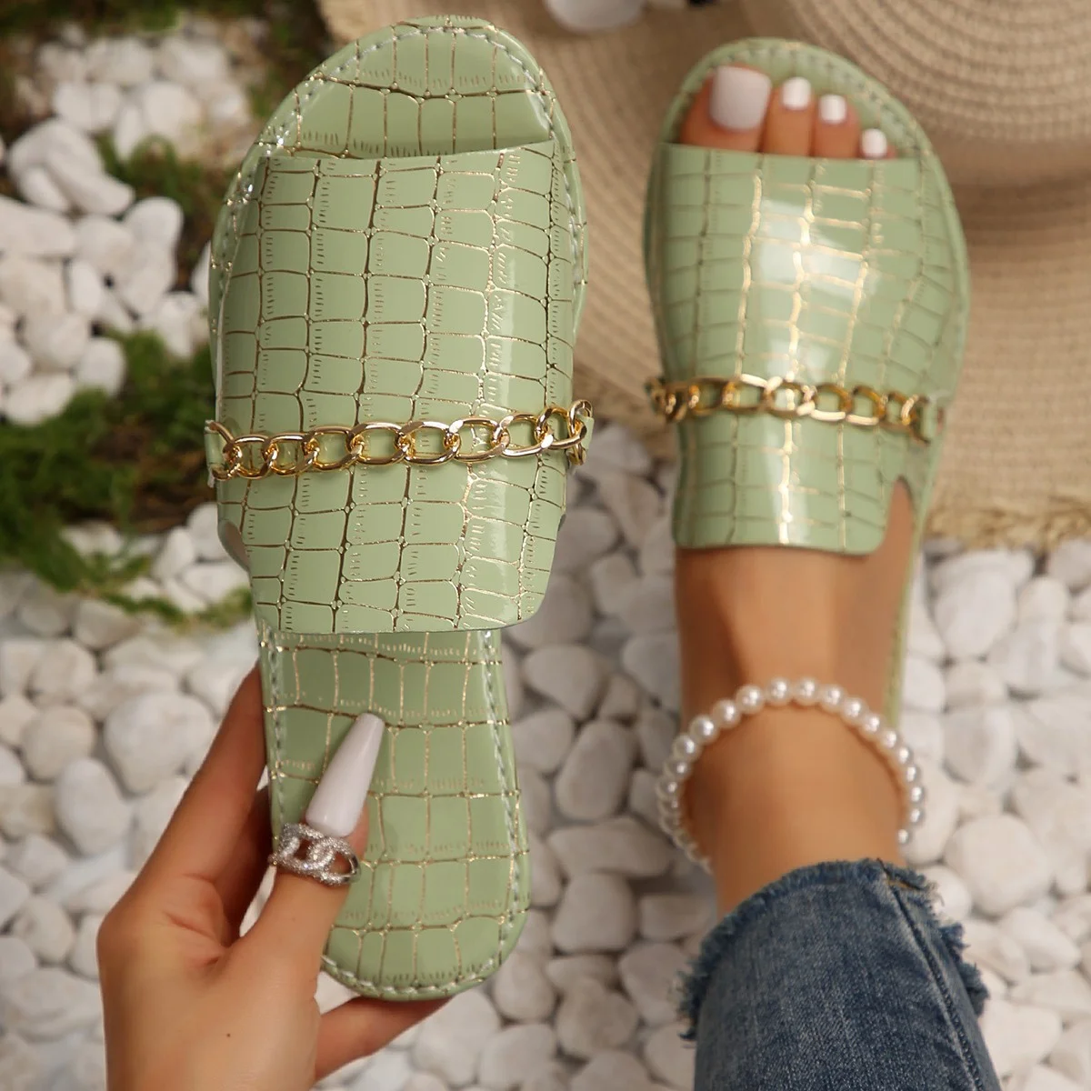 Summer Crocodile Pattern Large Size Outdoor Flat Slippers Women's Metal Chain Fashionable Beach Slippers