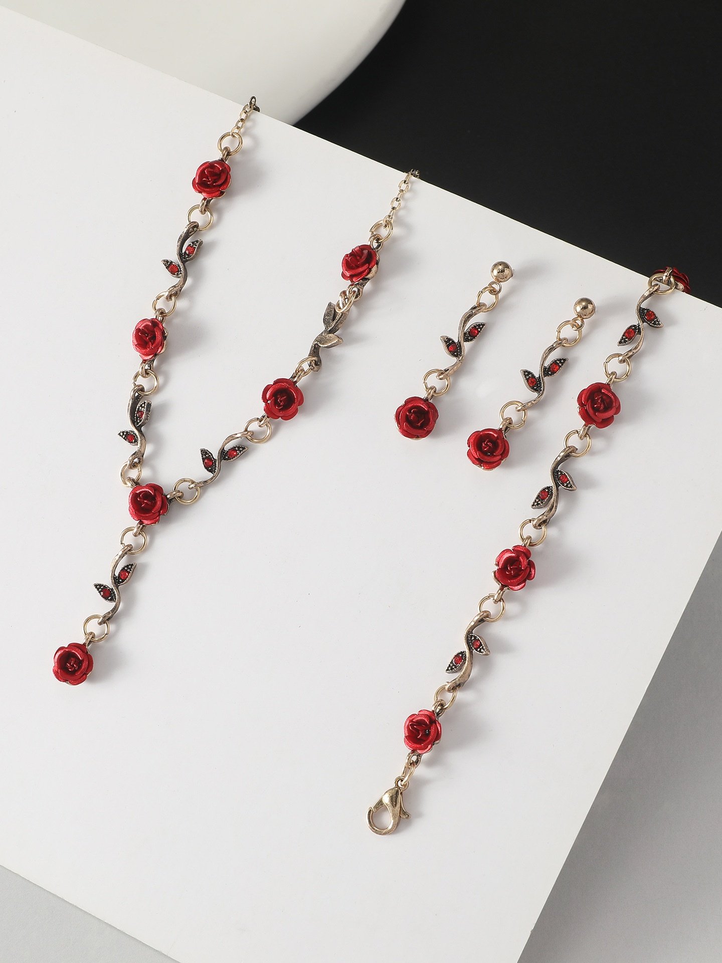 French Retro Flower Jewelry Set Romantic Rose Bracelet Niche Versatile High-end Necklace 3-piece Set