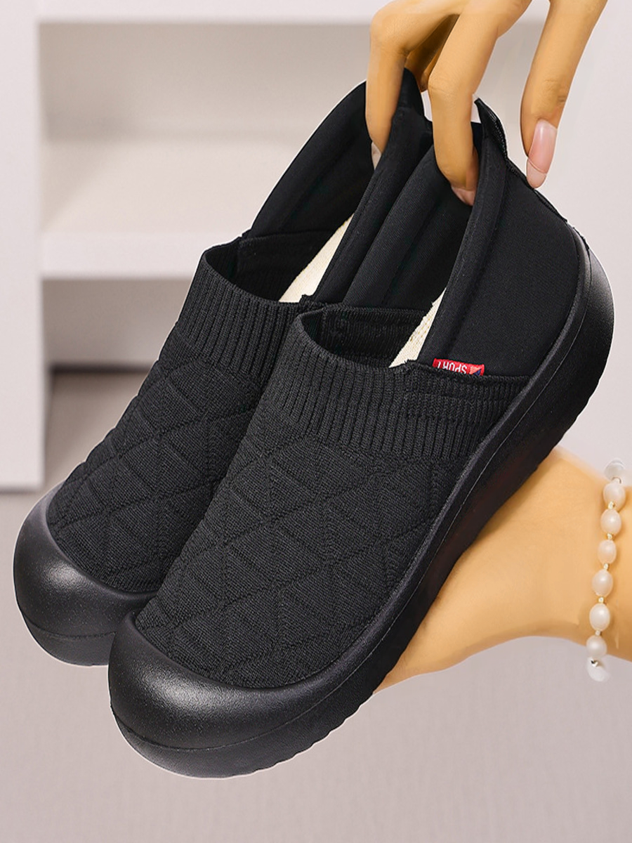 All Season Mesh Fabric Plain Shallow Flyknit slip-on comfortable flat shoes for mothers with soft soles
