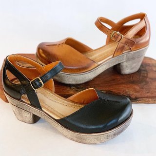 strappy clogs
