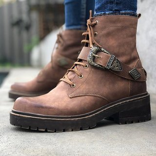 casual low boots