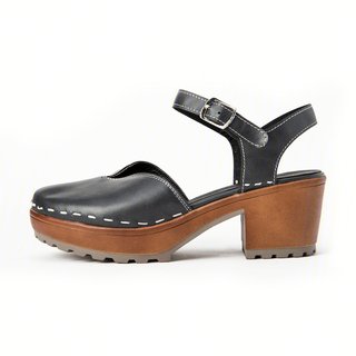 closed toe sandal clogs