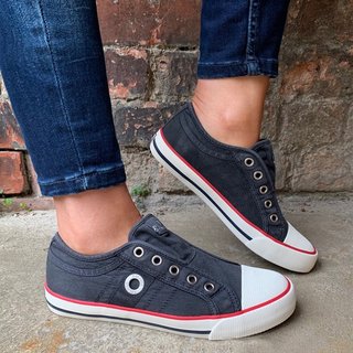 flat heel sneakers