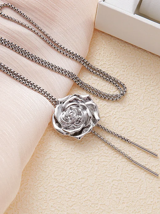 Titanium Steel Niche Luxury Design High-end Rose Petal Butterfly Necklace All-match High-end Cold Style Free Adjustment Necklace