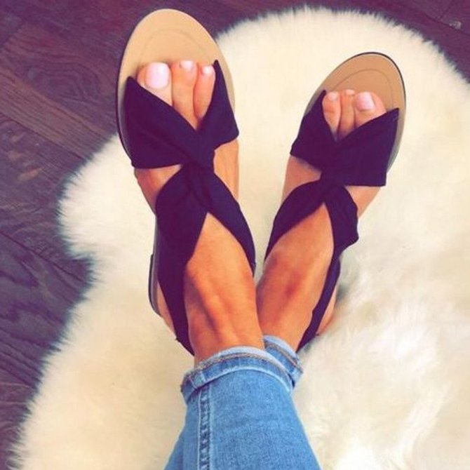 beach sandals with straps