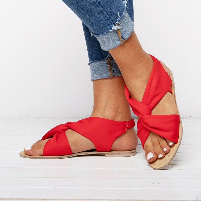 beach sandals with straps