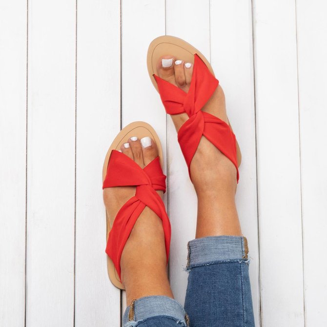 beach sandals with straps