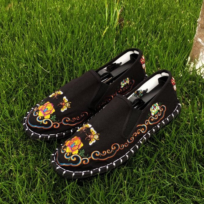 Floral Embroidered Canvas Flat Heel Non-Slip Flats