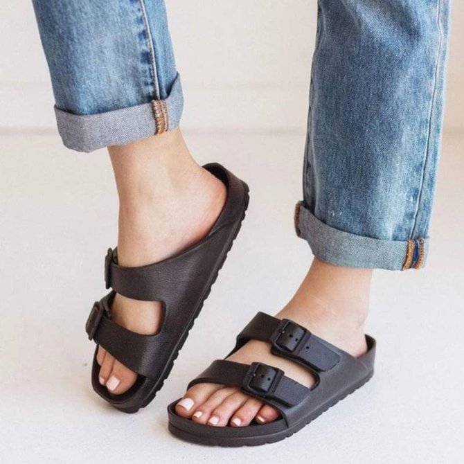 twin buckle sandals