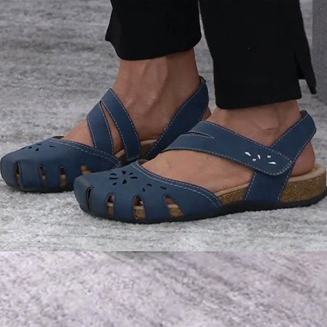 women's brown crocs