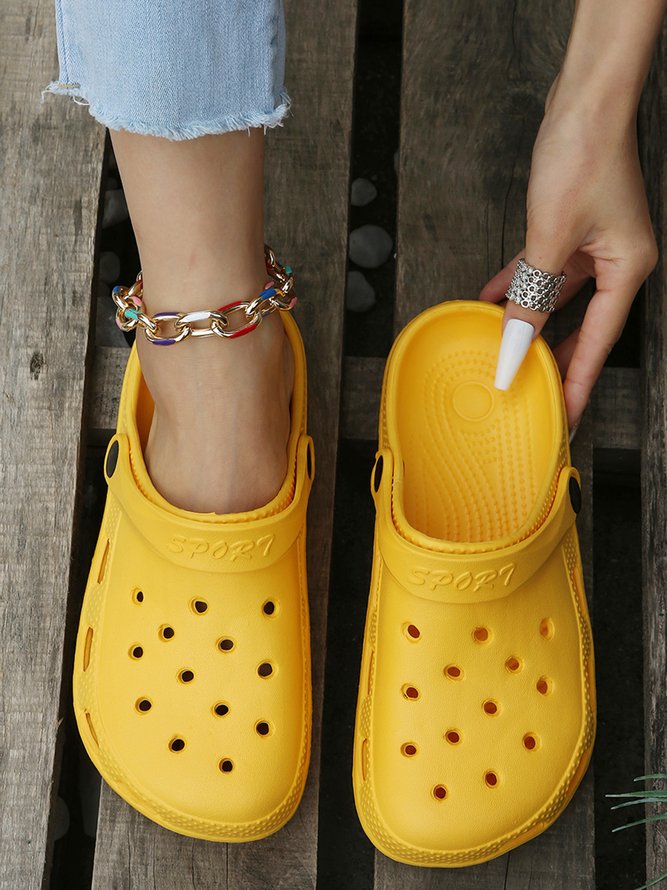 Solid Color Hollow Garden Shoes