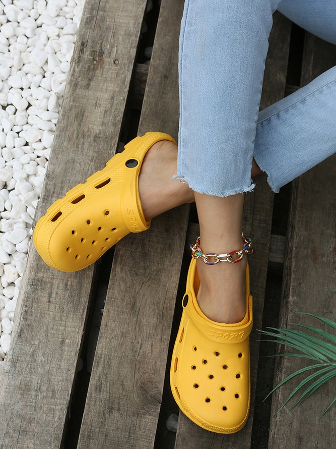Solid Color Hollow Garden Shoes