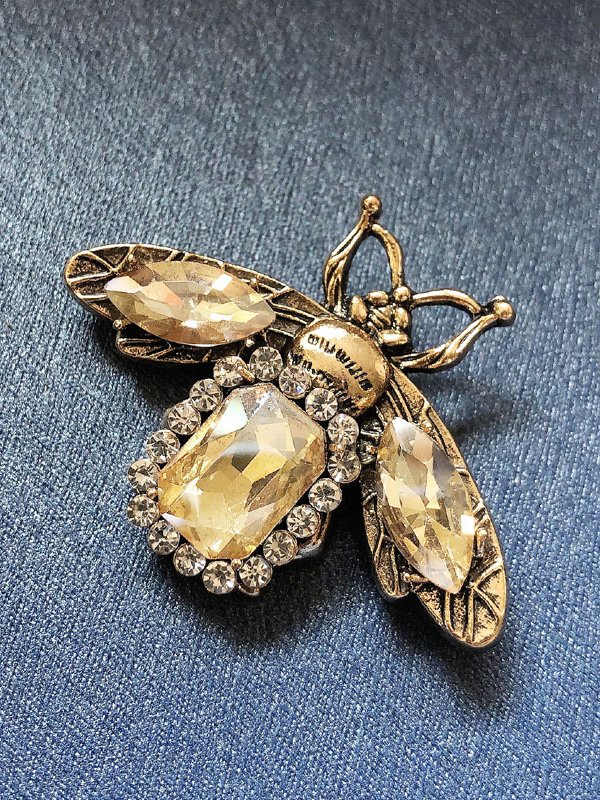 Casual 3D Big Gemstone Bee Insect Brooch Silk Scarf Buckle Banquet Party Daily Commuting Matching Jewelry