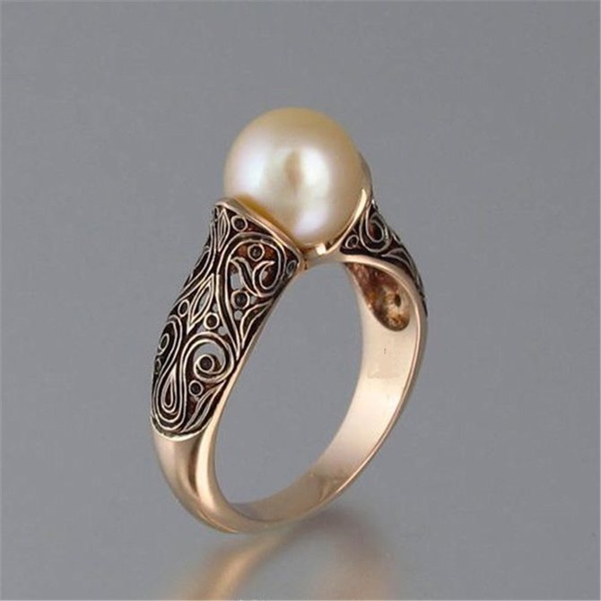 Side view of Women Geometric Ethnic All Season Panel Prom Metal Ring Rings