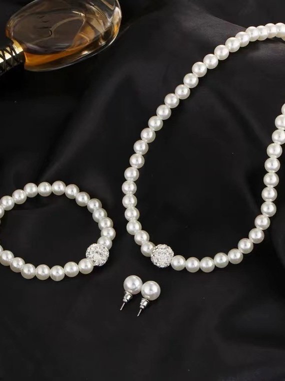 Side view of Women Vintage Plain All Season Beading Prom Rhinestone Chain Necklaces Necklaces