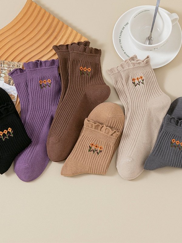 Side view of Street All Season Embroidery Patterns Cotton Printing Breathable Commuting Over the Calf Socks Regular Socks for Women