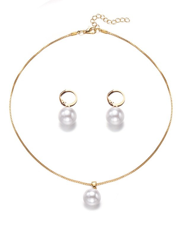 Side view of Women Girly Plain All Season Pearl Daily Pearl Chain Necklaces Necklaces
