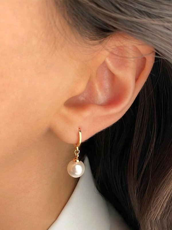 Side view of Women Girly Plain All Season Pearl Daily Pearl Chain Necklaces Necklaces