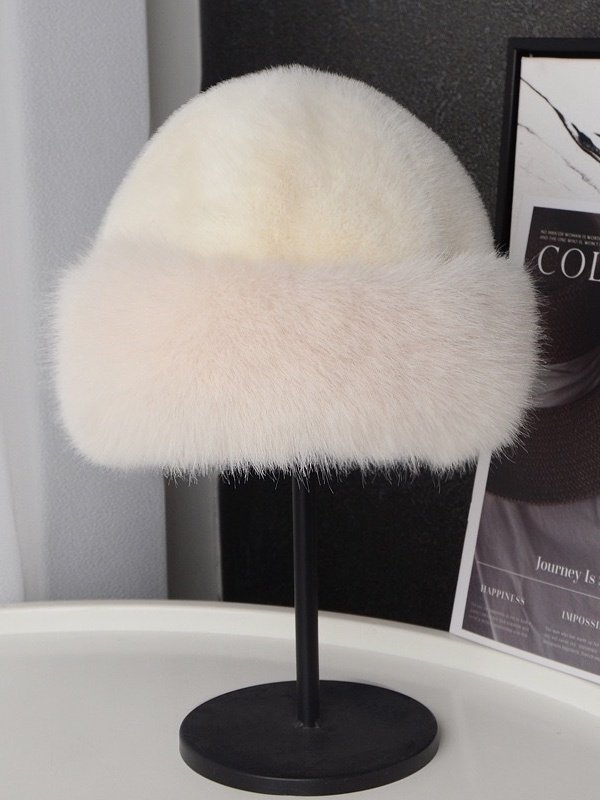 Side view of Women Vintage Plain All Season Fur Heavyweight Vacation Fluff/Granular fleece fabric Beanie Hats