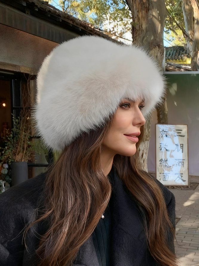 Side view of Women Vintage Plain All Season Fur Heavyweight Vacation Fluff/Granular fleece fabric Beanie Hats