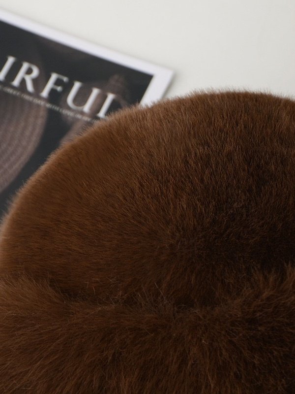 Side view of Women Vintage Plain All Season Fur Heavyweight Vacation Fluff/Granular fleece fabric Beanie Hats
